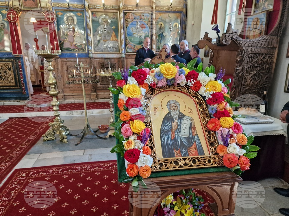 Самоков- Божествена света литургия - Паисий Хилендарски - почит