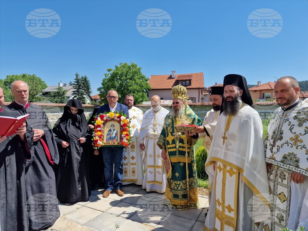 Самоков- Божествена света литургия - Паисий Хилендарски - почит