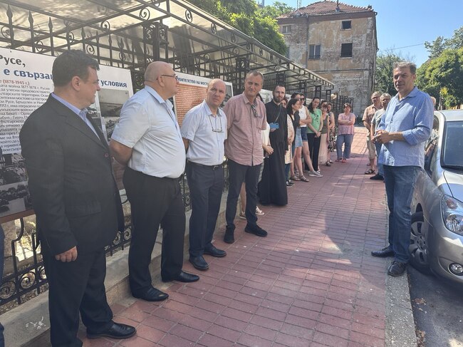 Община Русе: Откриха изложба, посветена на 70-годишнината от построяването на Моста на дружбата