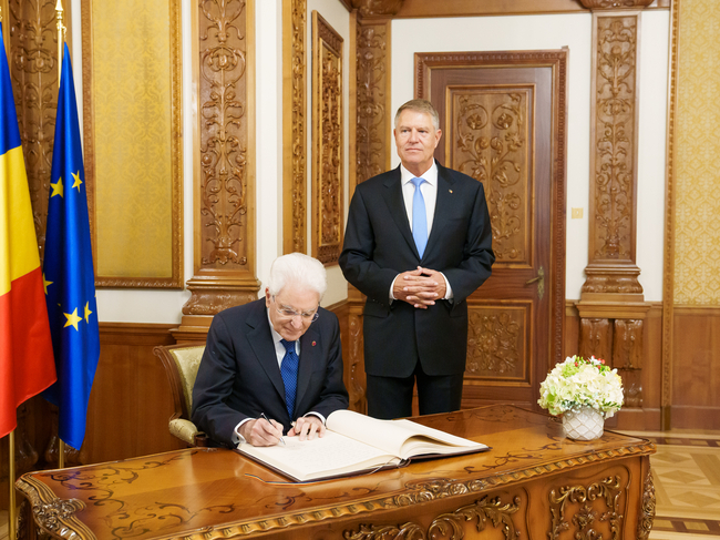 Romanian President Iohannis Says He Would Present Bid for NATO Top Job to Supreme Council of National Defence