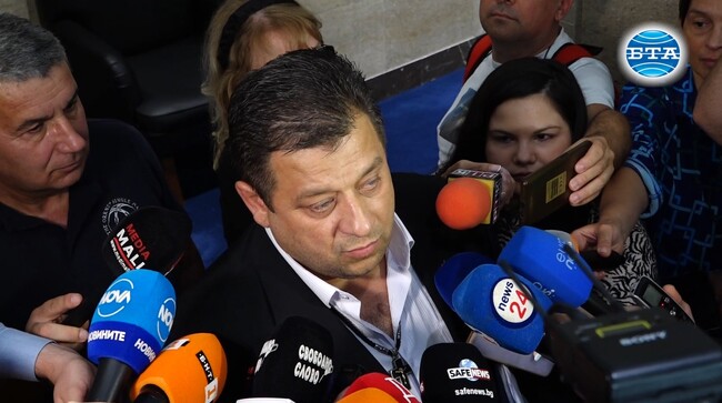 Една политическа сила си вдигна цената, по гласуването утре ще се види дали са се разбрали, коментира Николай Марков от "Величие"