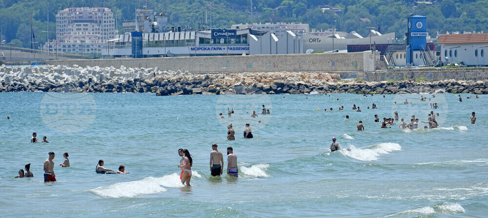 Tourism Minister Says Summer Season Started Well, Black Sea Water Quality Excellent