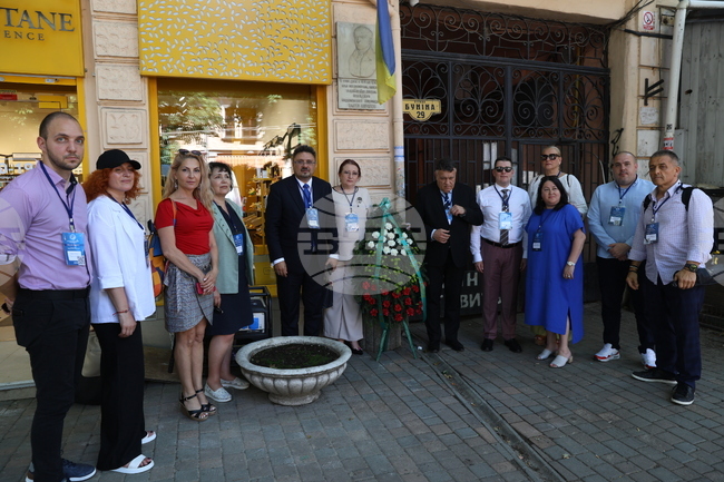 Украйна - Деветнадесета Световна среща на българските медии - паметната плоча на Васил Априлов