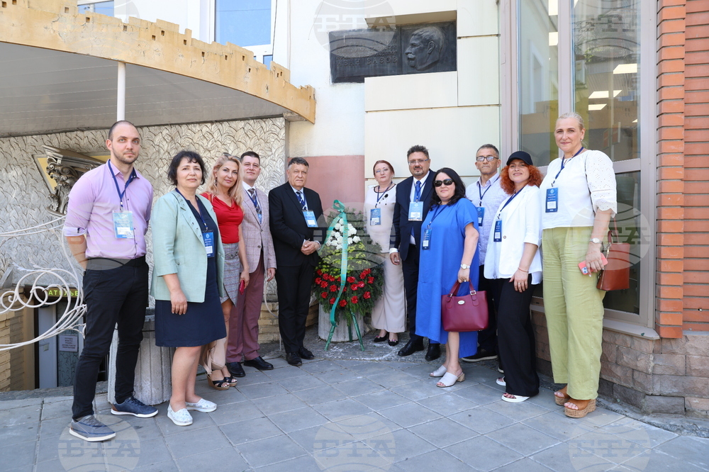 Украйна - Деветнадесета Световна среща на българските медии - паметната плоча на Иван Вазов