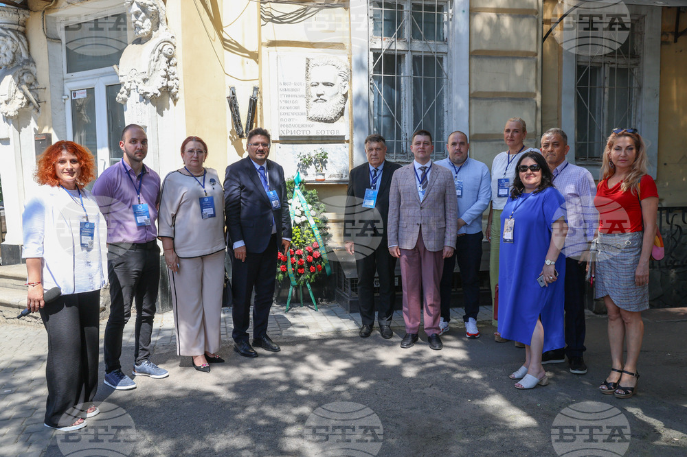 Украйна - Деветнадесета Световна среща на българските медии - мемориален барелеф на Христо Ботев
