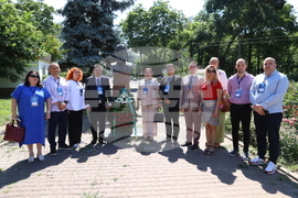 Украйна - Деветнадесета Световна среща на българските медии - бюст-паметник на Христо Ботев