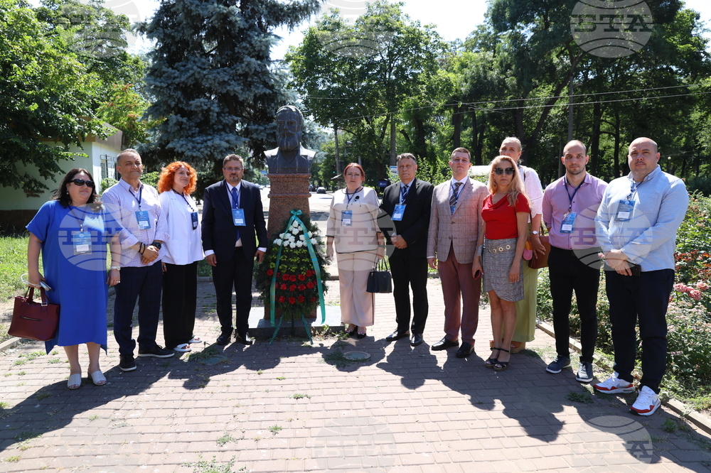 Украйна - Деветнадесета Световна среща на българските медии - бюст-паметник на Христо Ботев