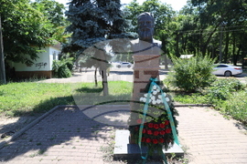 Украйна - Деветнадесета Световна среща на българските медии - бюст-паметник на Христо Ботев