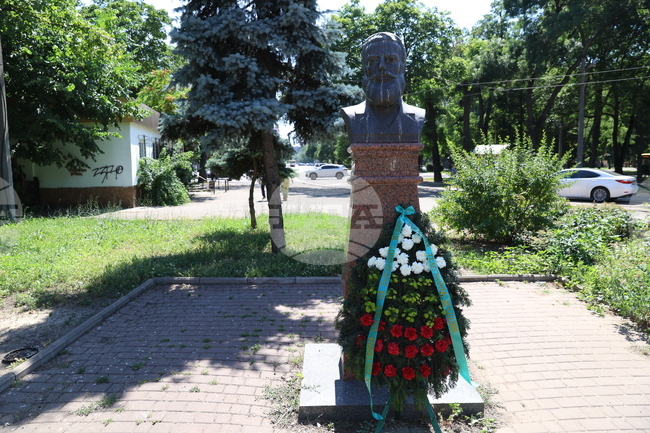 Българо-украинският център „Медиа“ в Украйна отдаде почит на героите, загинали за свободата на България