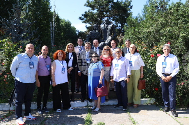  Украйна - Деветнадесета Световна среща на българските медии - паметник на св.св. Кирил и Методий