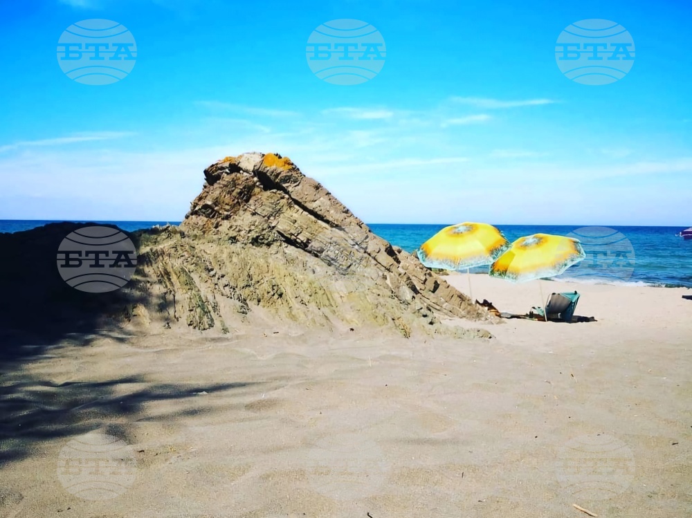 Не оставяйте чадъра си на плажа в Халкидики – ще бъде изхвърлен от местните власти