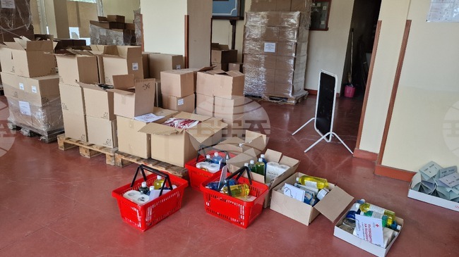 На четири места във Варна започна раздаването на пакети на социално слаби домакинства