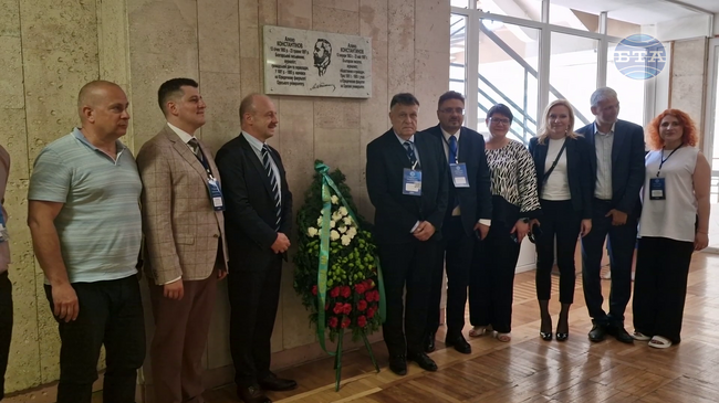 Делегацията от 19-ата Световна среща на българските медии отдаде почит на Алеко Константинов в Одеса