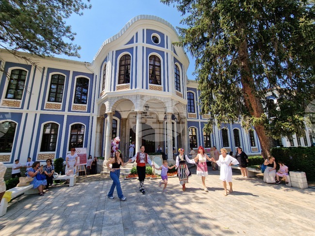 Велико Търново - фестивал - "Времето, извезано в шевици, изплетено в дантели"