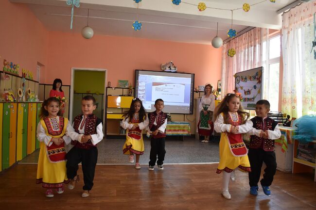 Община Разград: Заместник-кметът Елка Неделчева бе гост на заключителното събитие по проекта „Интеркултурен модел на детска градина“ в ДГ“Дора Габе“ в Ясеновец