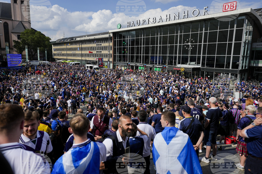 УЕФА се извини, след като премахна от социалните мрежи на видеоклипове на шотландски фенове, празнуващи класирането на отбора за Световното първенство