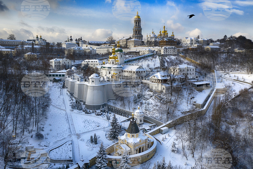 Руското МВнР осъди "безбожното" нахлуване на украинските служби в православен манастир в Киев