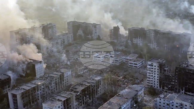 Интензивните сражения във Вовчанск продължават, а украинските сили удържат ключови райони, заяви украински военен говорител