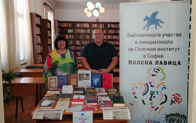 В рамките на проекта „Полска лавица“ Регионална библиотека „Сава Доброплодни“-Сливен получи дарение от книги от Полския институт в София