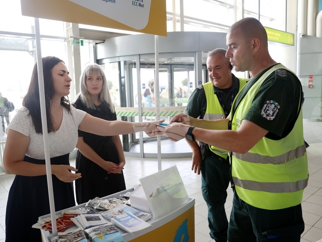 Летище София - изнесен щанд на Европейски потребителски център България и на ГД "Гражданска въздухоплавателна администрация"