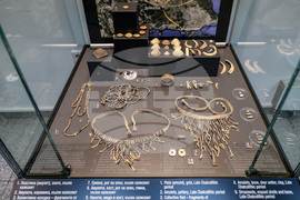 Пловдив - изложба „Магията на Долнослав“