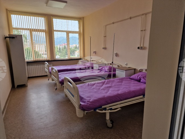 Осигуреността на населението в област Търговище с болнични легла в края на 2024 г. е под средното за страната