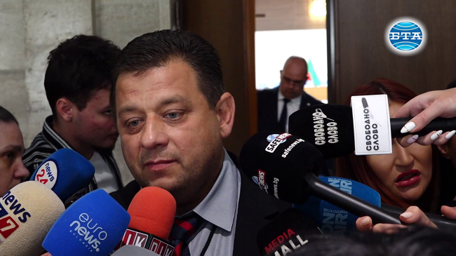 Имаше разговори преди вчерашното заседание във връзка с това да подкрепим кандидатурата на най-голямата политическа сила за председател на парламента, каза Николай Марков