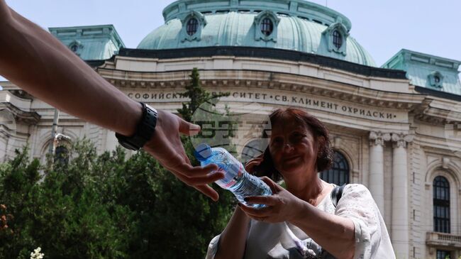Столична община ще раздава безплатна вода в началото на август заради прогнозата за горещо време в столицата