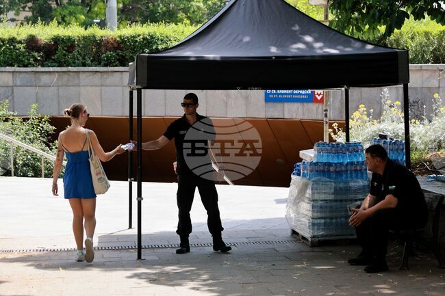 Заради горещото време ще раздават безплатна вода в центъра на София и в ж.к. "Люлин" 