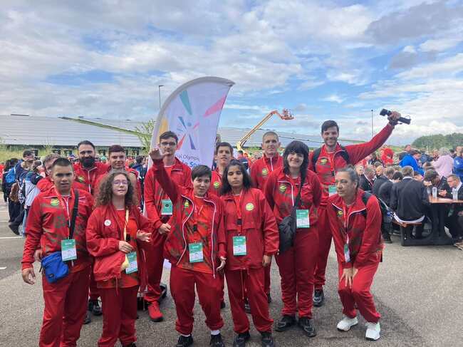 МОН: Българският отбор по хокей на трева с бронзов медал на Европейските игри Спешъл Олимпикс