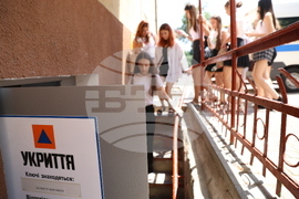 Украйна - Деветнадесета Световна среща на българските медии -  сирените за въздушна опасност - бомбоубежище