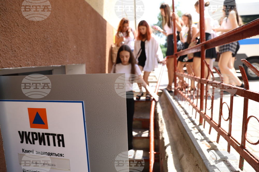 Украйна - Деветнадесета Световна среща на българските медии -  сирените за въздушна опасност - бомбоубежище