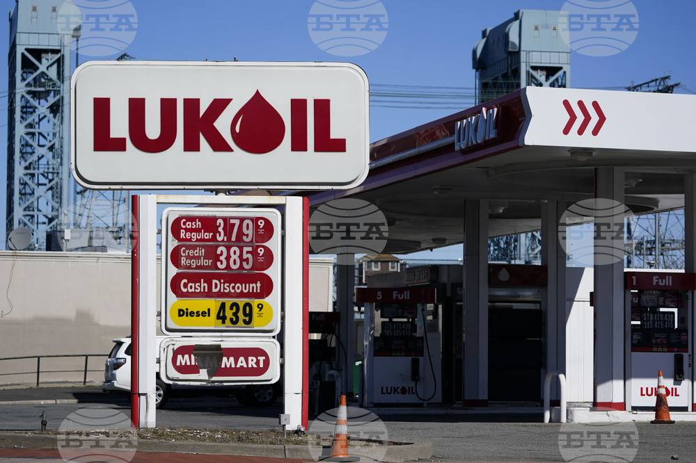 Вашингтон удължи до 17 януари разрешението за потенциални сделки за чуждестранните активи на „Лукойл“