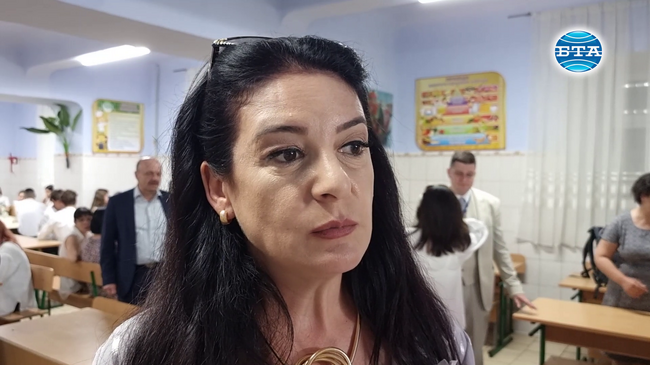 Почти няма ден без обявена въздушна тревога, животът и здравето на нашите деца са приоритет, каза за БТА директорката на Болградската гимназия