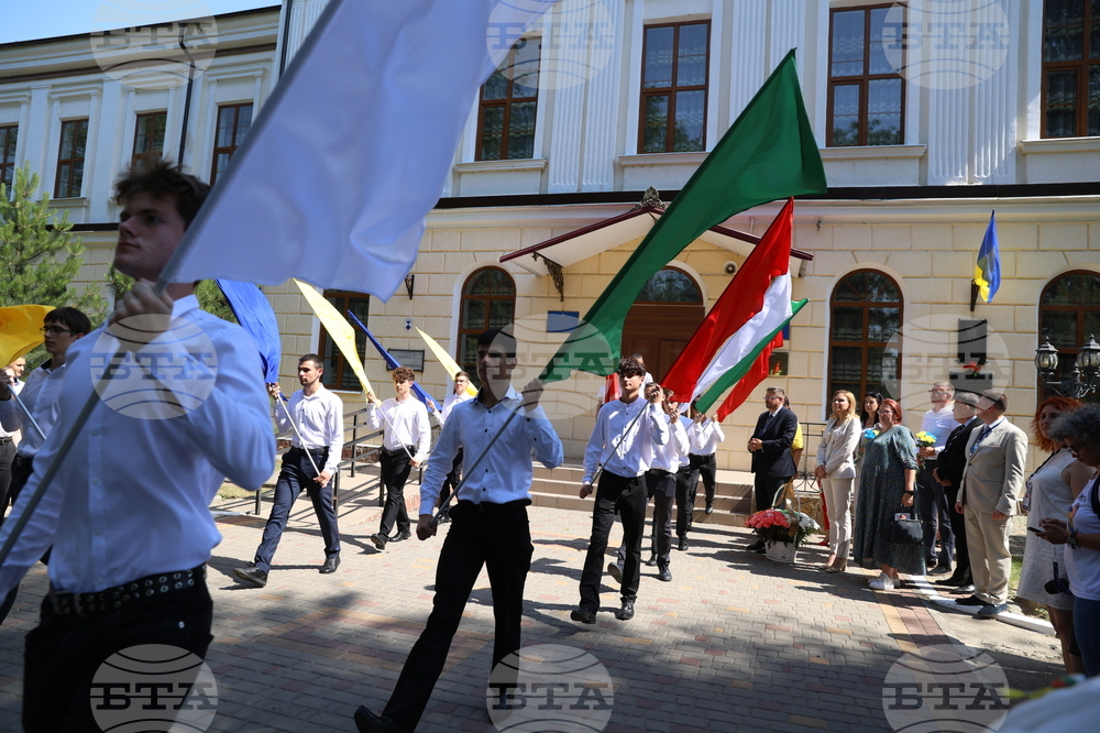 Украйна - Деветнадесета Световна среща на българските медии - поднасяне на цветя на паметника на Г. С. Раковски