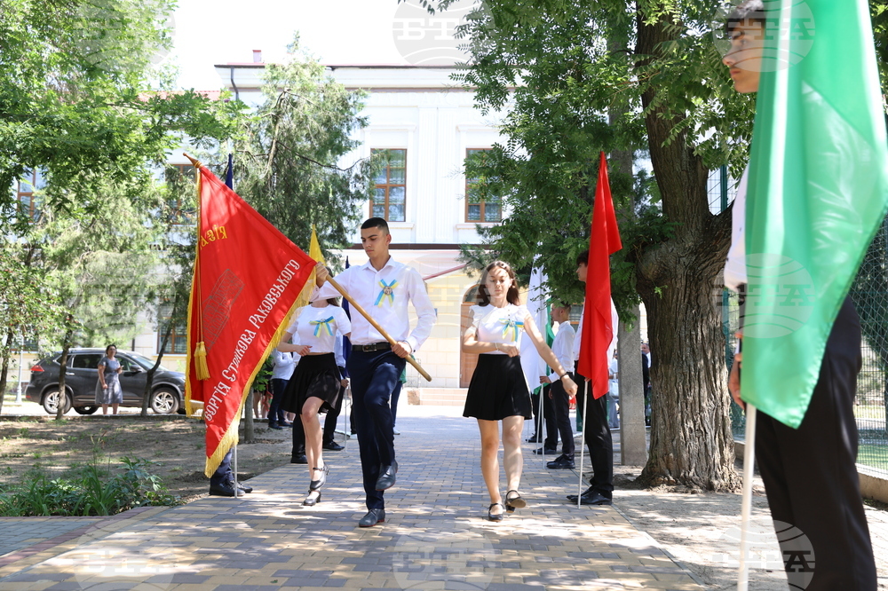 Украйна - Деветнадесета Световна среща на българските медии - поднасяне на цветя на паметника на Г. С. Раковски