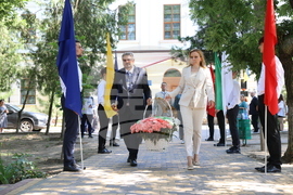 Украйна - Деветнадесета Световна среща на българските медии - поднасяне на цветя на паметника на Г. С. Раковски