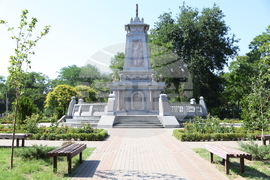 Украйна - Болград - Деветнадесета Световна среща на българските медии - поднасяне на цветя на паметника на българските опълченци