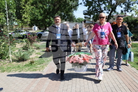 Украйна - Болград - Деветнадесета Световна среща на българските медии - поднасяне на цветя на паметника на българските опълченци