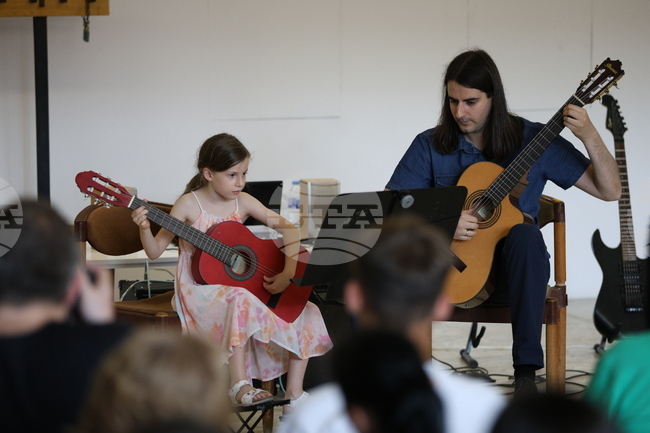 Благоевград - клас по китара - годишен концерт