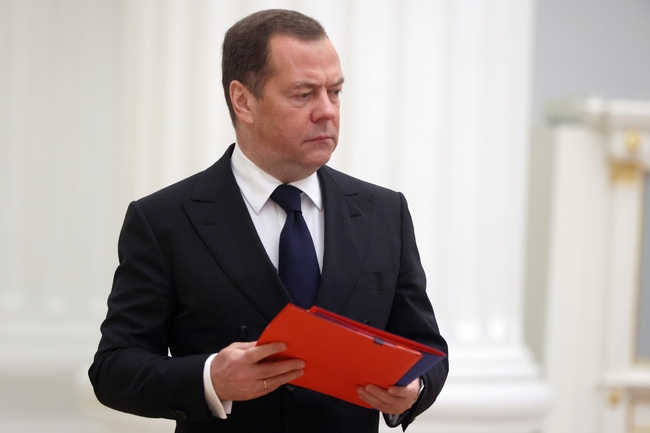 Евентуална военна загуба, претърпяна от ядрена сила, може да предизвика ядрен конфликт, заяви Дмитрий Медведев