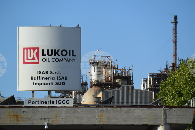 Европейският съюз обяви санкции срещу компании и лица, превозващи руски петрол 