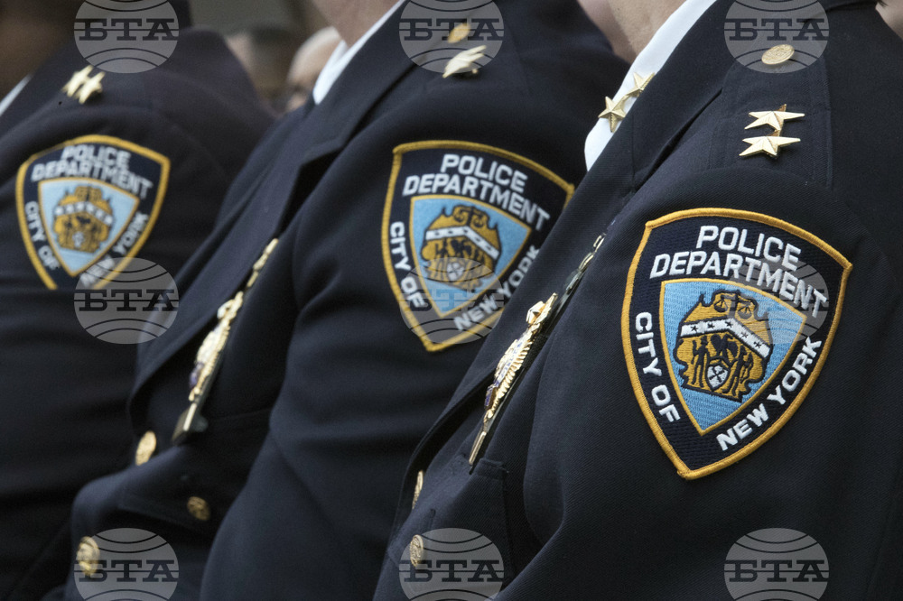 Трима полицаи бяха ранени при престрелка след семеен скандал в щата Ню Йорк