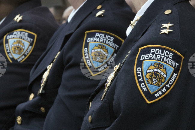 Трима полицаи бяха ранени при престрелка след семеен скандал в щата Ню Йорк