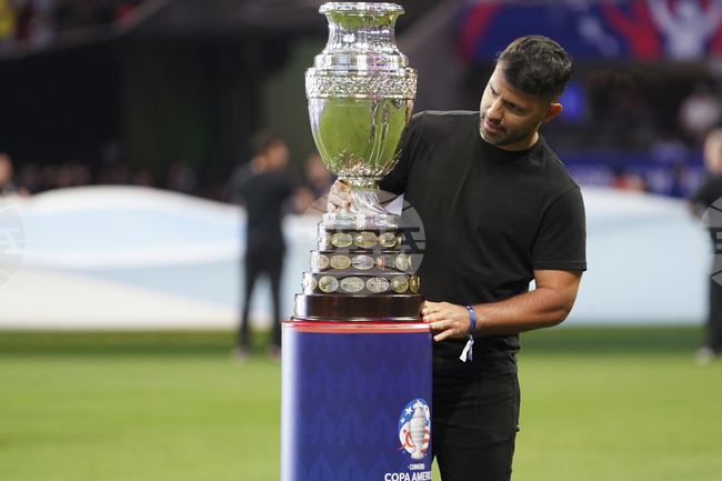 Серхио Агуеро ще претърпи операция, след като се контузи в мач за ветерани в Аржентина