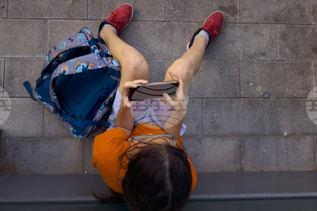 Забраната на смартфоните в училище подобрява концентрацията, установи проучване