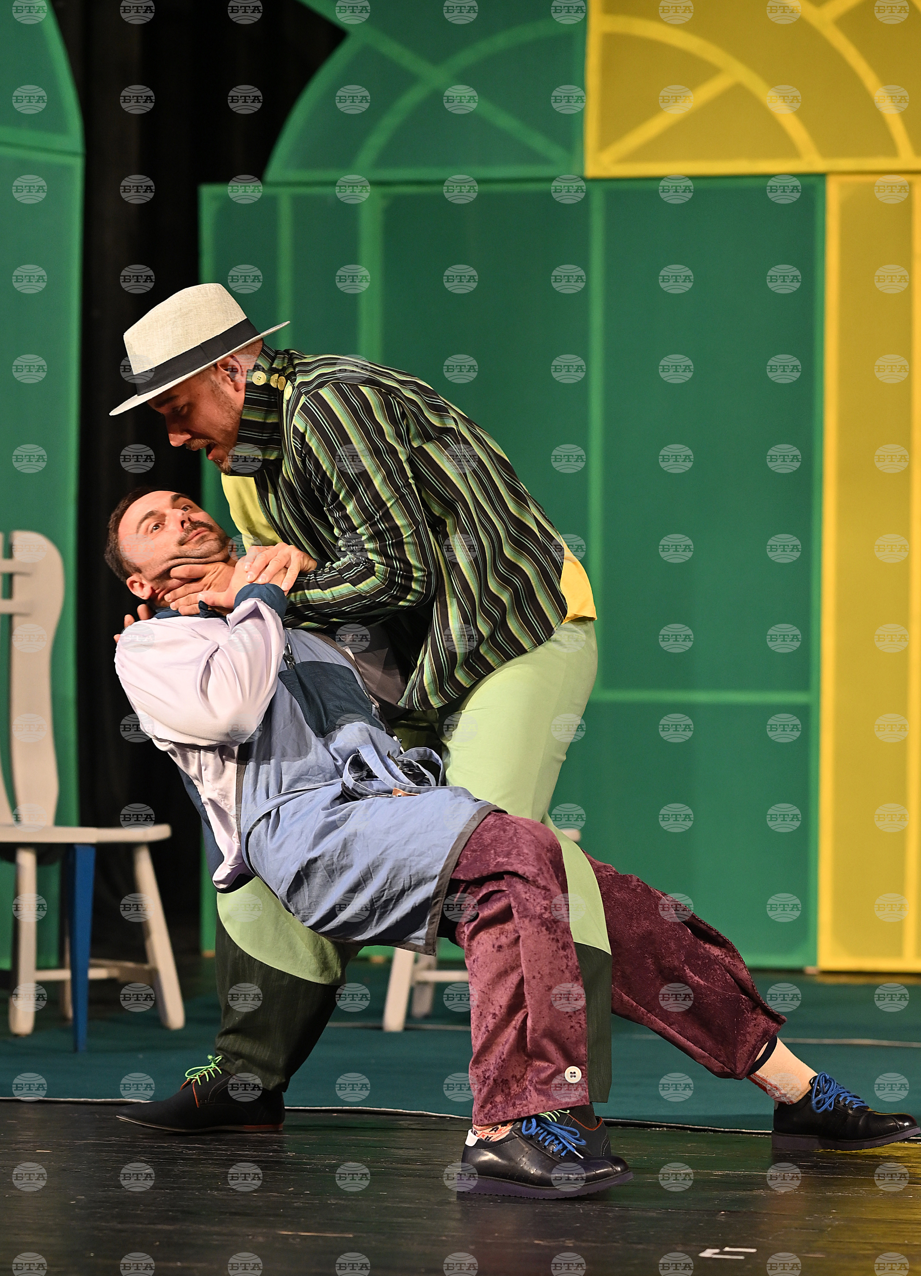 Монтана - театър- премиера