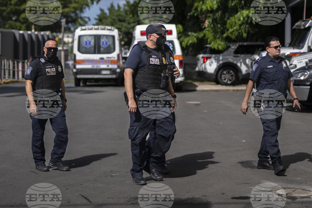 Полицията в Пуерто Рико разследва убийствата на петима мъже, чиито голи тела били оставени на обществени места