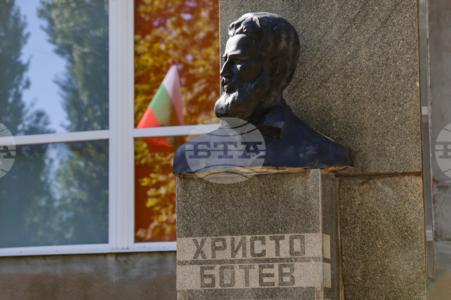 В град Измаил в Украйна започна реконструкцията на паметника на Христо Ботев с подкрепата на местната българска общност