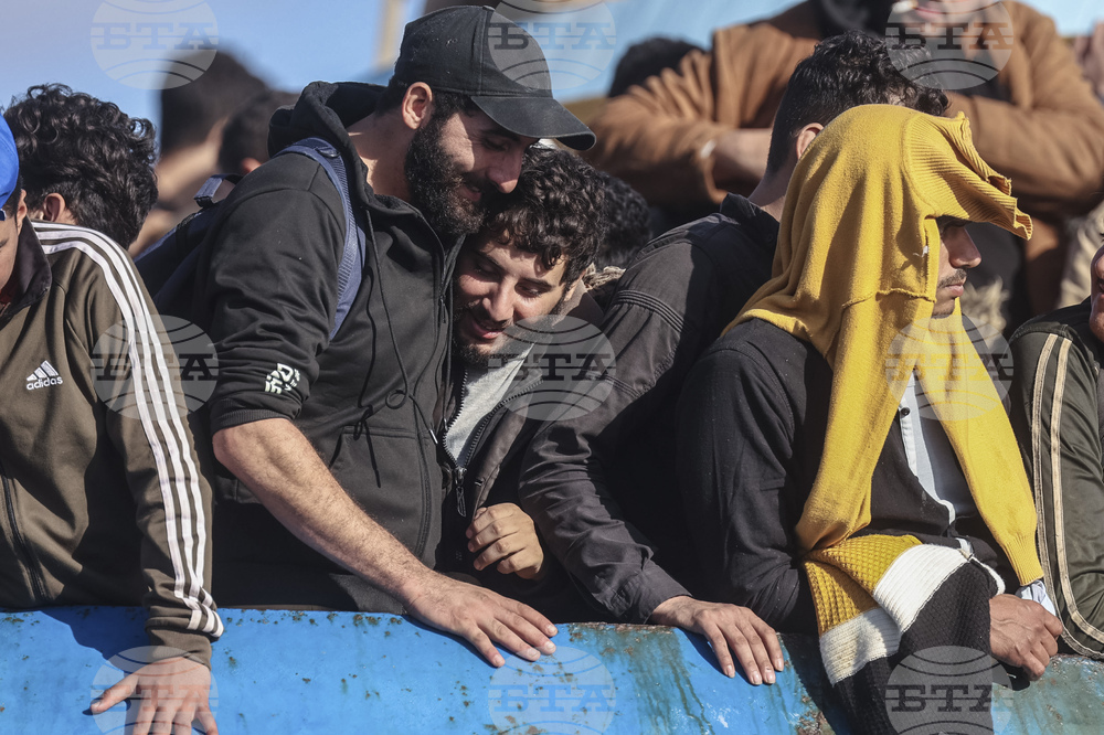 Над 80 мигранти са спасени около остров Крит